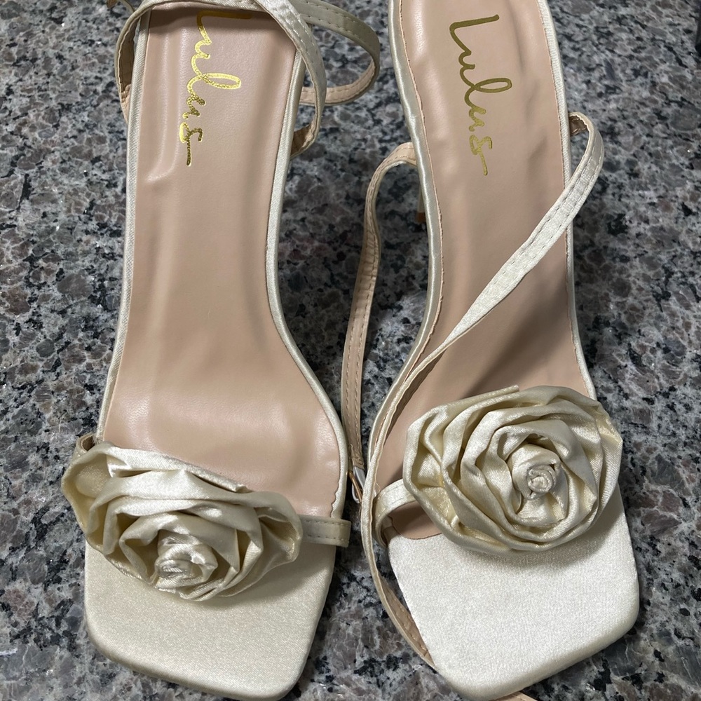 Lulus cream Rosette heels